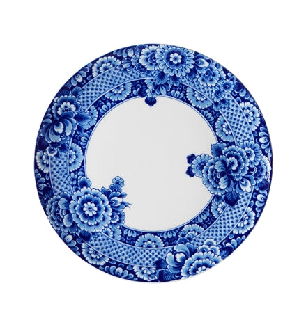 Vista Alegre | Blue Ming Charger Plate, a porcelain dinner plate with a cobalt-blue floral and lattice border, designed by Marcel Wanders, embodying Delft Blue tradition.