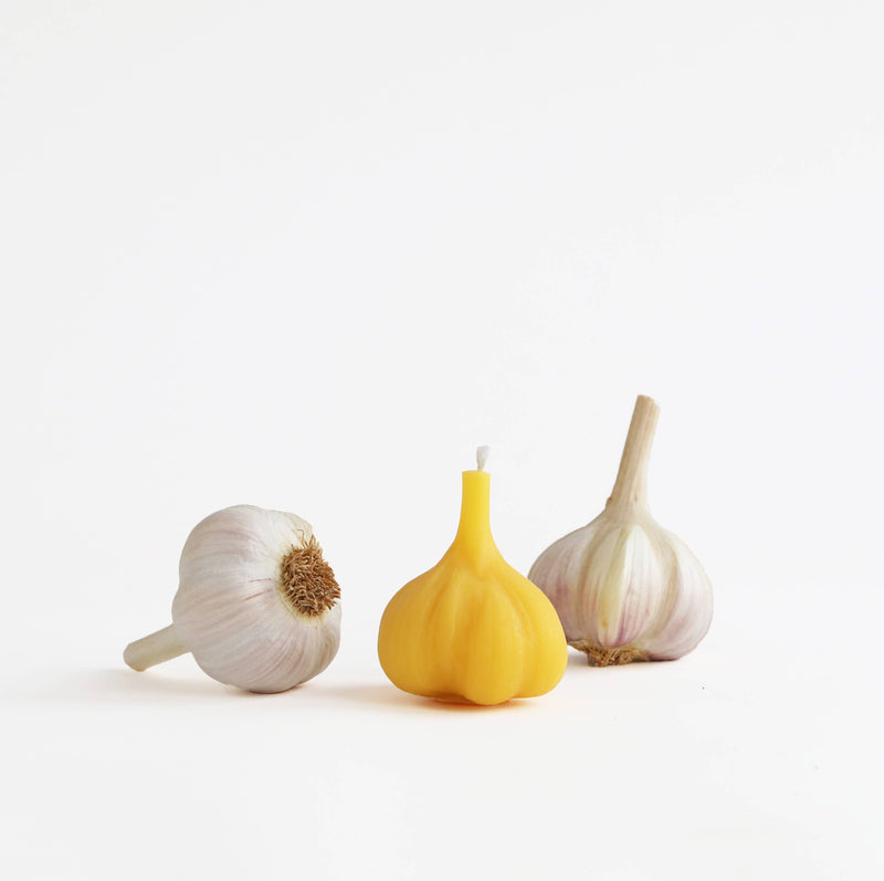 Artifaqt - Garlic Beeswax Candle, shaped like garlic bulbs, offers a honey aroma. Crafted from Chester County beeswax, ideal for eco-conscious homes.