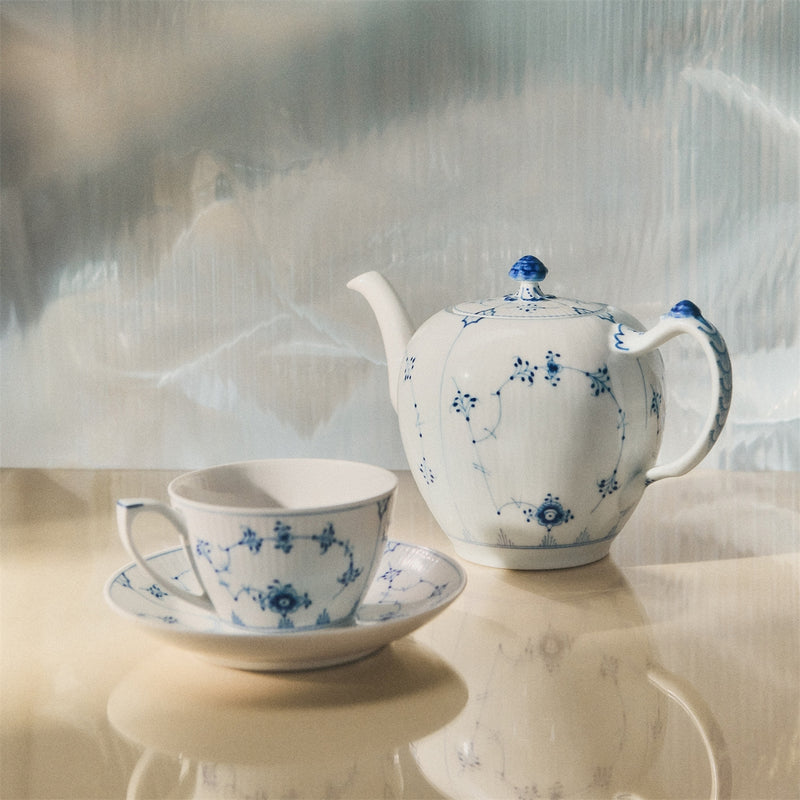 Royal Copenhagen | Blue Fluted Plain Cup & Saucer 28cl featuring a classic blue floral pattern, reflecting elegance and tradition, perfectly suitable for a refined tea experience.