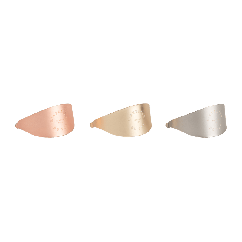 L'Atelier du Vin - USA - Drop Stopper - LE TRIO WINE RINGS: Three engraved metal drip collars in rose-gold, yellow-gold, and silver tones, featuring memory metal and absorbent felt.