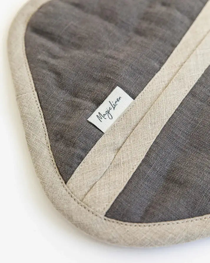 MagicLinen - Linen pot-holder in Charcoal gray, featuring quilted detailing and a hanging loop, ideal for heat protection in the kitchen.