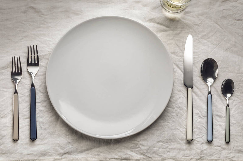 Mepra SPA 20 PCS Set Fantasia China on a white cloth, featuring elegant stainless steel and resin utensils, showcasing double serration knives.