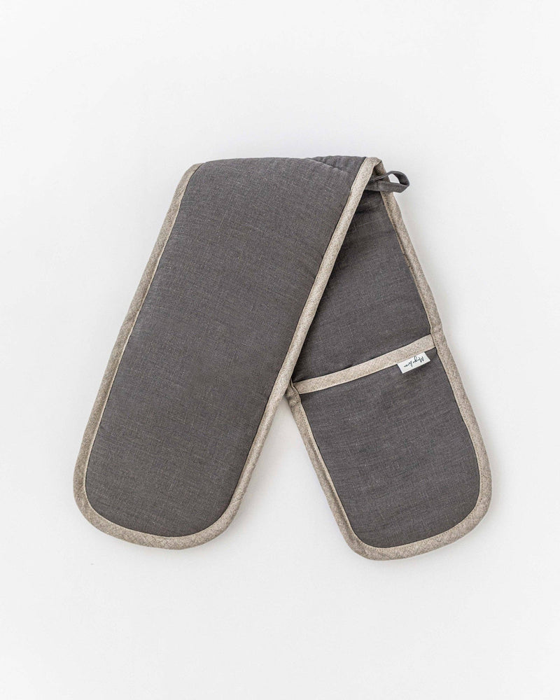 MagicLinen - Double oven mitts: Cinnamon gingham, designed to protect hands from heat, featuring a practical strap and eco-friendly linen fabric for kitchen use.
