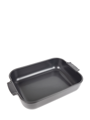 Peugeot | Appolia Rectangular Baking Dish, Slate, a durable non-stick dish ideal for baking and roasting, crafted in Brittany, France, with easy-clean rounded corners.