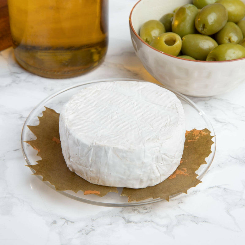 Formaticum | Cheese Board Liners - Large, featuring a grape leaf design, perfect for enhancing cheese boards with elegance and functionality. Made from wax-coated parchment for easy cleanup.
