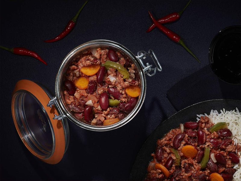 Le Parfait | Super Terrine jar filled with chili con carne ingredients, alongside a serving on rice, highlighting its airtight preservation for culinary pursuits.
