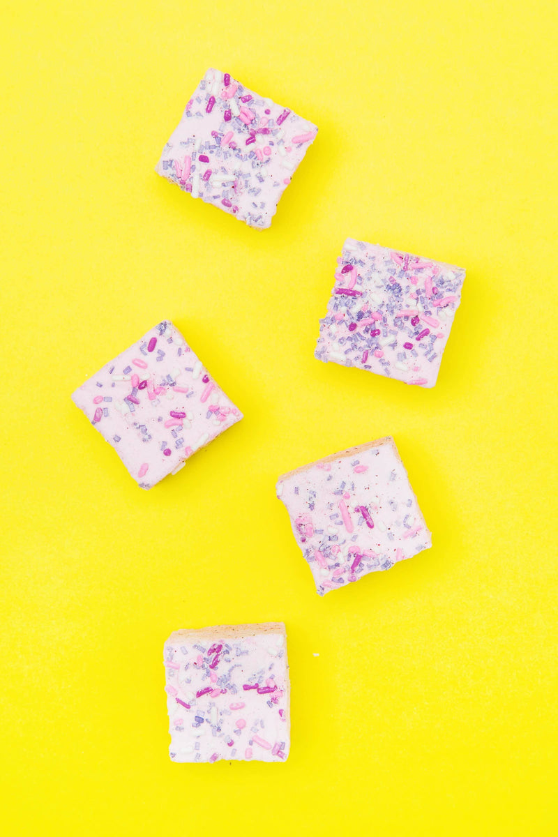 Malvi Mallow - Cotton Candy 4-Pack Marshmallows: Five sprinkle-coated dessert bars showcasing fluffy, cotton candy-flavored treats with natural ingredients, ideal for adding sweetness to desserts.