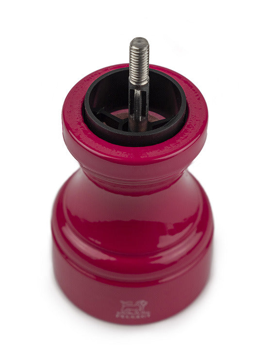 Peugeot | Bistro Pepper Mill with visible central metal shaft and conical grinding mechanism, highlighting its lifetime-guaranteed mechanism and adjustable grind knob.