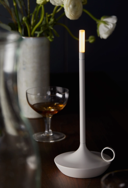 VANMOKUM | GRAYPANTS Wick Portable Rechargeable Lamp, combining candle romance and flashlight utility, perfect for creating ambiance in any kitchen or dining setting.