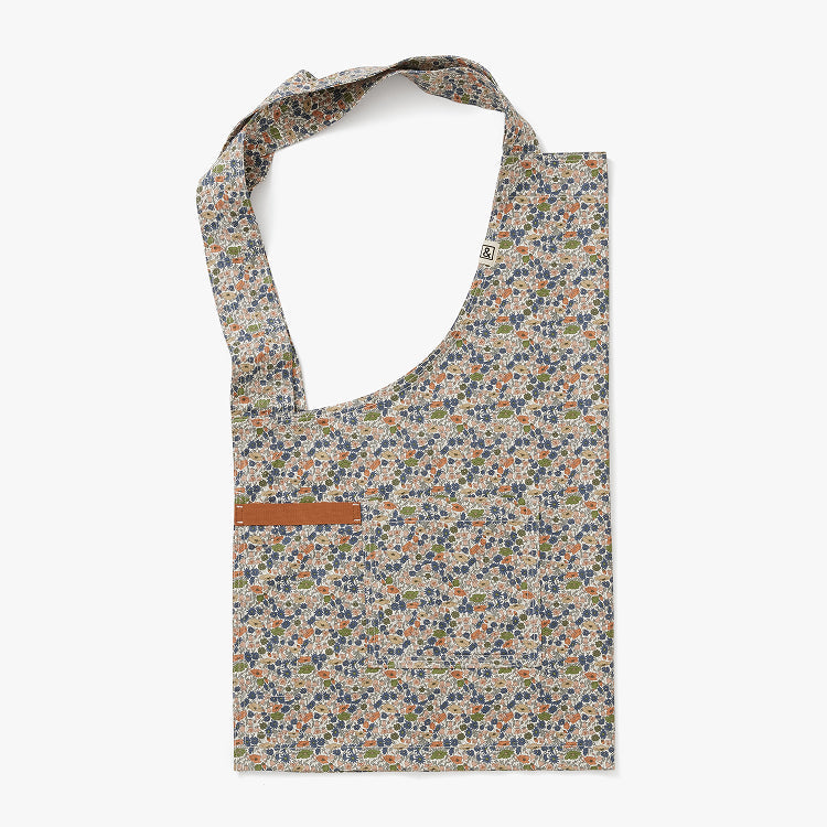 Hedley & Bennett Liberty Smock Apron, Poppy & Daisy — apron detail