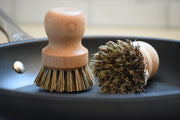 Earth & Nest | Pot and Pan Brush, featuring beech wood handle and union fiber bristles, ideal for cleaning cookware. Made in Germany, 100% natural and biodegradable.