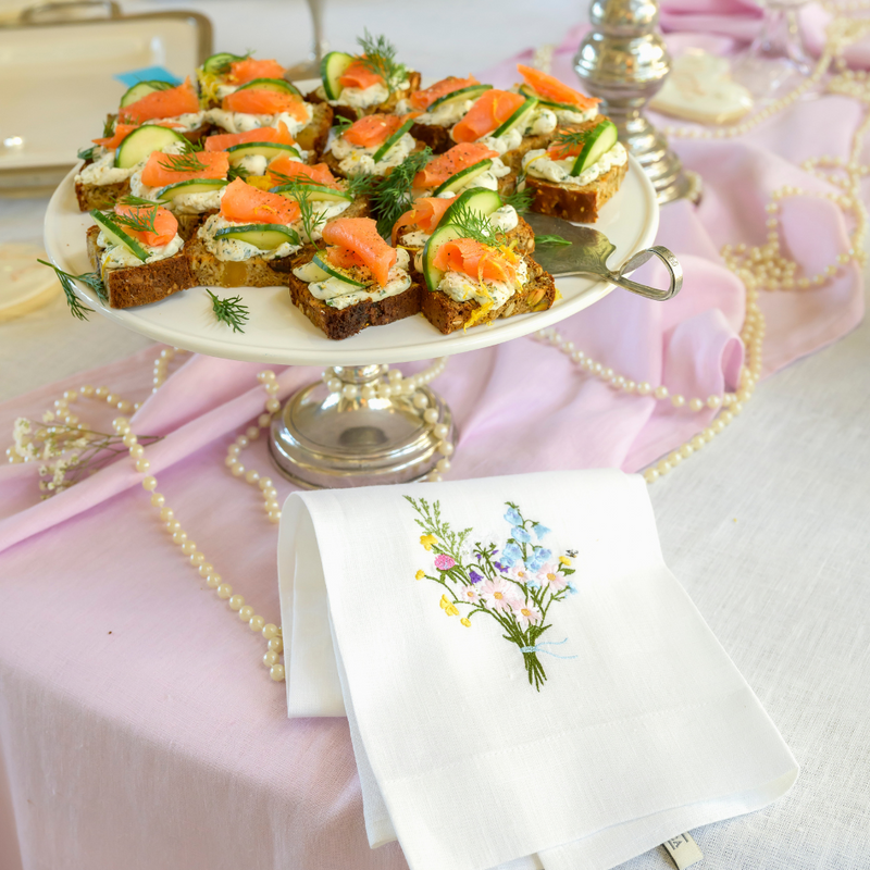 Arte Italica & Crown Linen Designs | Wildflower Bouquet Linen Towel: White (Multi)