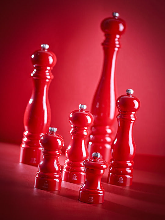 Peugeot | Paris Chef u'Select Passion Red Pepper Mill, 9 inches, showcased among various sizes, highlighting its classic design and innovative grind adjustment system.