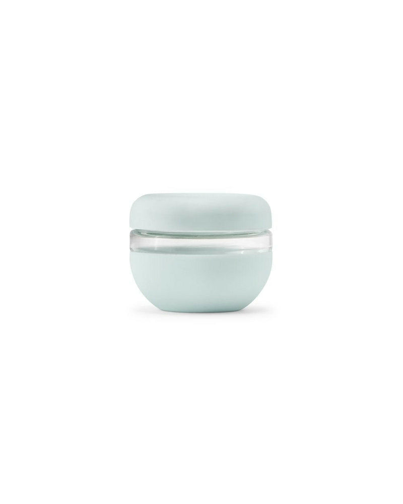 W&P Glass Seal Tight Bowl, 16 oz, features a leak-proof screw-top lid and soft silicone sleeve, perfect for transporting leftovers safely and sustainably.