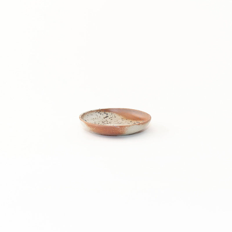 Sarah Kersten - Olive Dish: Basin Collection: Straw, a small, elegant ceramic plate with speckled design, ideal for serving olives or bread. Versatile and perfect for any kitchen.