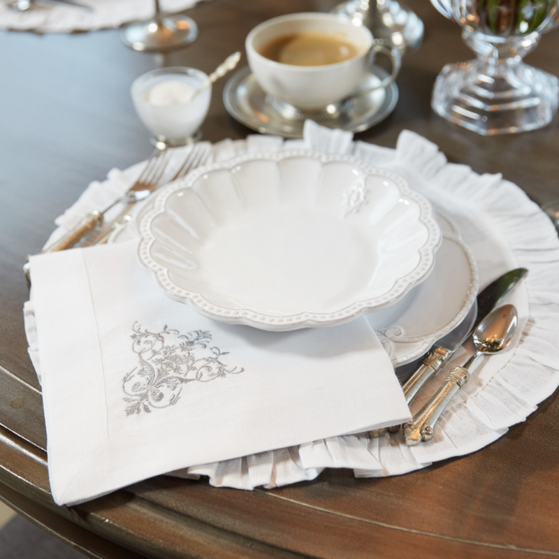 Arte Italica & Crown Linen Designs | Bella Bianca Medallion Pasta/Soup Bowl
