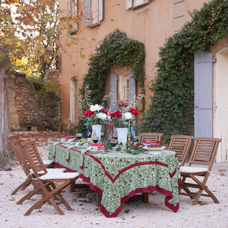 Couleur Nature - Baies de Houx Red & Green Tablecloth: 71" x 71"