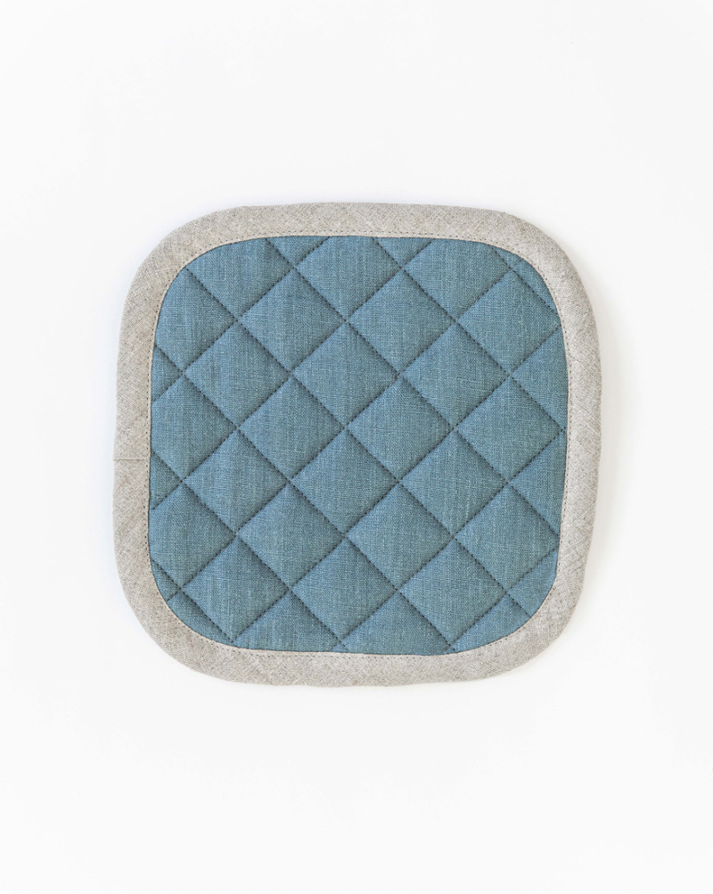 MagicLinen - Linen pot-holder with quilted detailing, heat-insulating padding, and hanging loop, ideal for stylish and practical kitchen use.