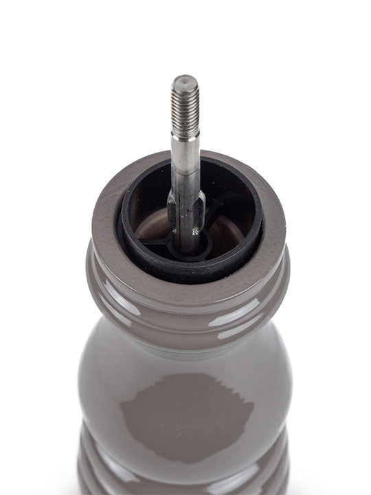 Peugeot | Paris U'Select Pepper Mill, Taupe, interior showing threaded spindle and grinding burr for precise seasoning control.