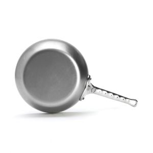 de Buyer | COUNTRY FRYPAN MINERAL B PRO Ø 9.5 Inches shown bottom-up, highlighting its ergonomic handle and high edges, perfect for versatile cooking and sautéed potatoes.