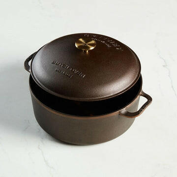 Smithey | Cast Iron Dutch Ovens.