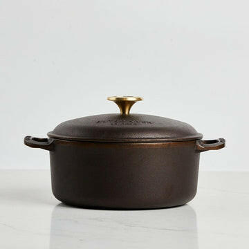 Smithey | Cast Iron Dutch Ovens.