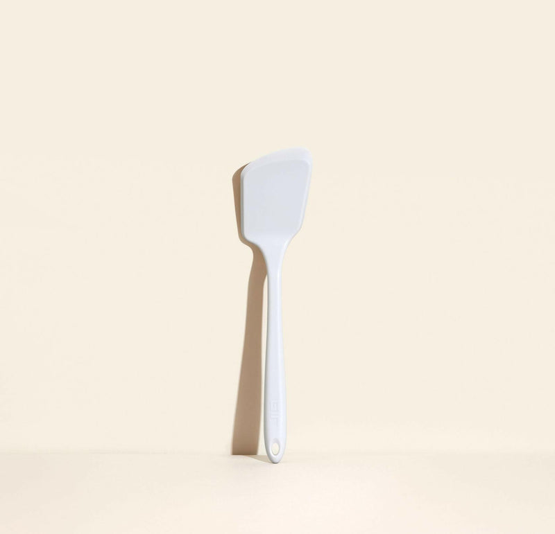 GIR | Ultimate Flip - Navy, a white spatula ideal for delicate dishes, featuring thin edges for easy flipping without damage.