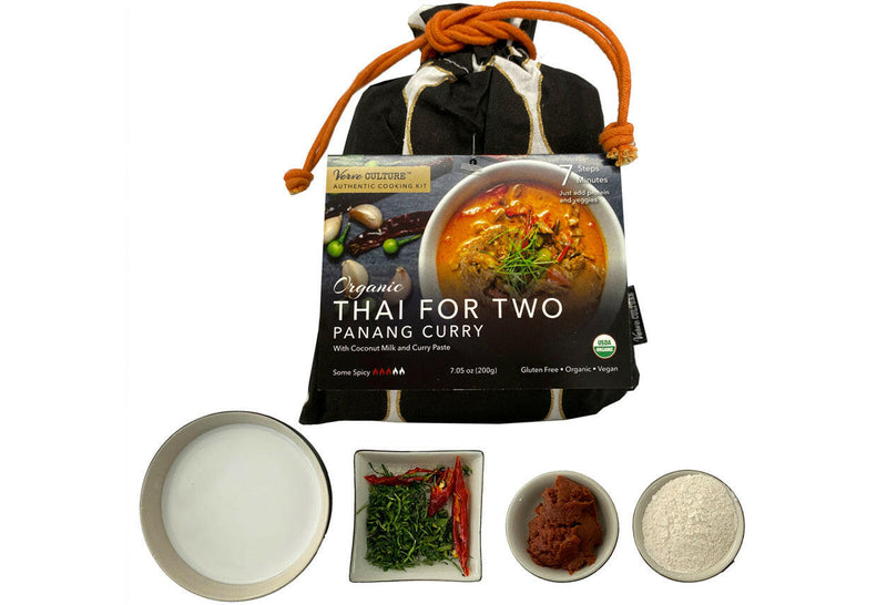 Thai for Two | Cooking Kit - Green Curry with organic ingredients, packaged in a reusable bag, ideal for creating authentic Thai meals for two.