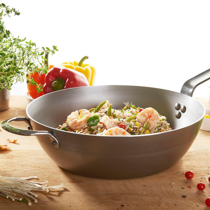de Buyer | Mineral B Carbon Steel Country Fry Pan - 12.5 showcasing its high sides and sturdy handle, ideal for diverse cooking techniques.