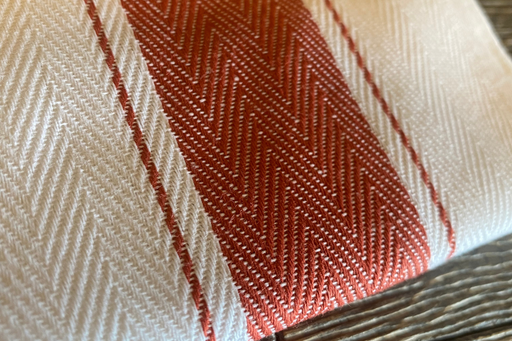 Baroni | Italian Kitchen Towel - Herringbone Red, crafted from 100% cotton with a stylish herringbone weave, ideal for practical and elegant kitchen use.