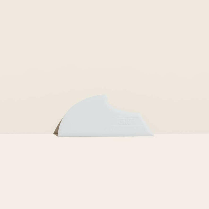 GIR | Scraper - Studio: A versatile silicone spatula with a ruled edge and broad curves, ideal for precise measuring and effective bowl scraping.