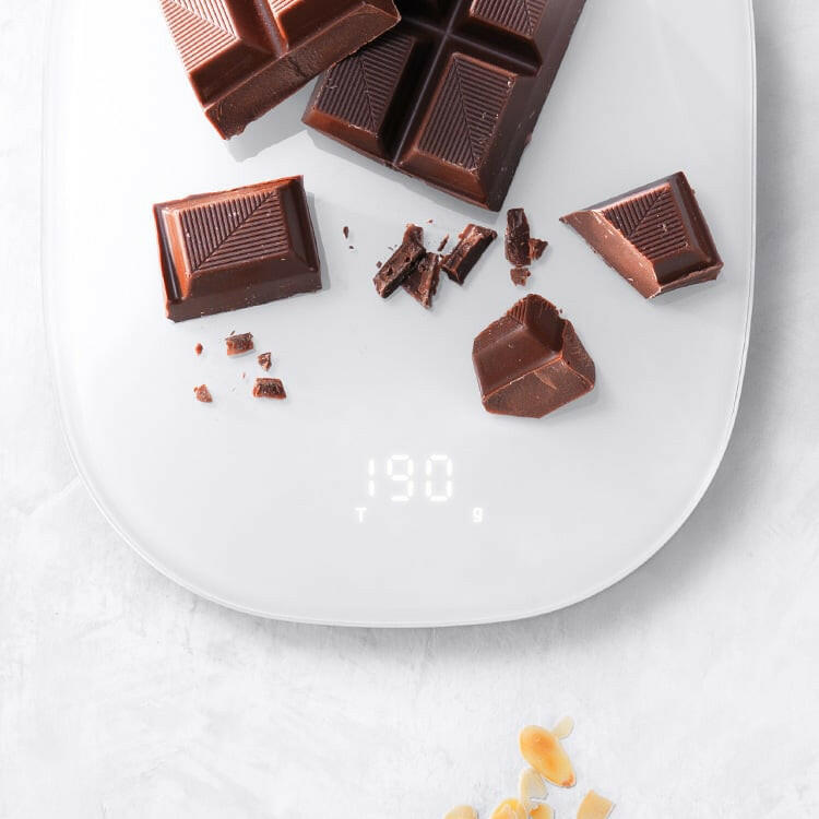 Zwilling | Digital Kitchen Scale - Silver with a sleek design, large weighing surface, touch controls, and LCD display, ideal for precise kitchen measurements.